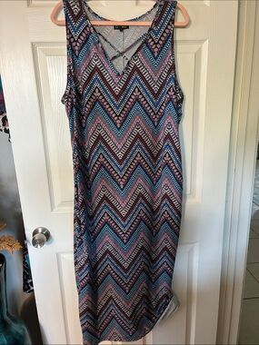Sleeveless Maxi Dress with Zigzag Print - Blue & Red